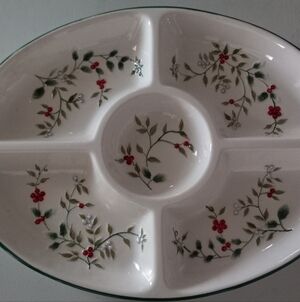Pfaltzgraff "Winterberry" Ted White and Green  Divided Platter